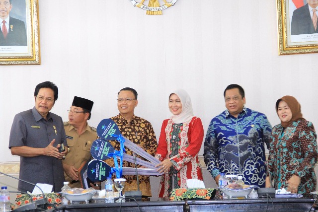 Provinsi Bengkulu Dapat Tiga Mobil Perpustakaan Keliling