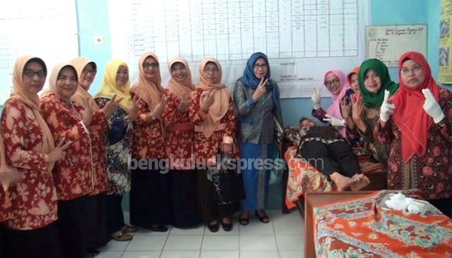 Dharmawanita Persatuan Kota Bengkulu Adakan Pengobatan Gratis