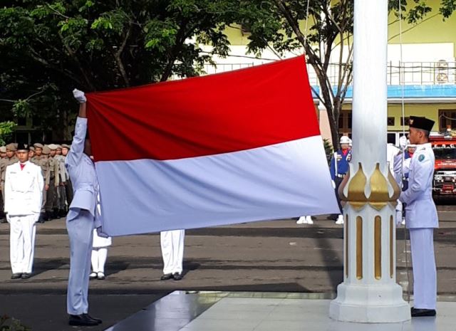 Hari Pahlawan, Upacara Bendera Digelar Di Halaman Kantor Walikota