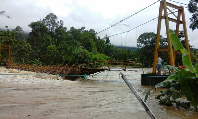 7 Kecamatan di Lebong Terendam Banjir, Jalan Amblas, 4 Jembatan Gantung Putus