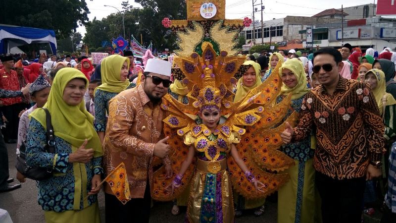 Karnaval Batik Besurek Internasional Dimulai, Puluhan Ribu Warga Padati Simpang 5