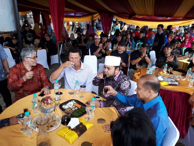 Karnaval Batik Dimulai, 1500 Cup Kopi Dibagikan Gratis