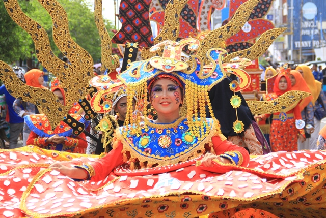 Batik Besurek Go Internasional, 300 Ribu Peserta Ramaikan Karnaval