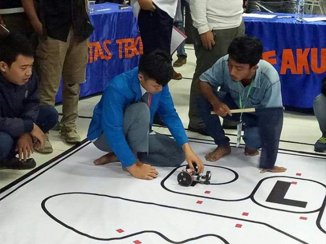 Teknik Elektro Unib Gelar Lomba Robot Line Follower Analog