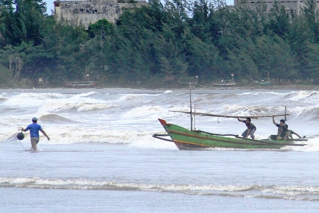 Cuaca Buruk, Nelayan Takut Melaut