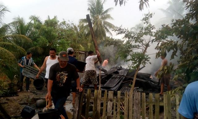 Warung dan Motor Habis Terbakar