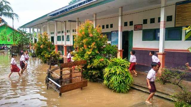 Banjir Rendam Rumah dan Sekolah