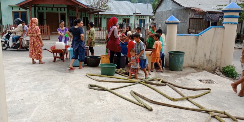 Delapan Daerah di Kota Padang Kekeringan, TRC Semen Padang Distribuskan 27 Ribu Liter Air Bersih