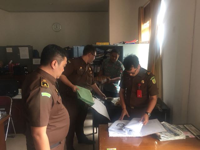 Jaksa Geledah Kantor Bupati Kepahiang