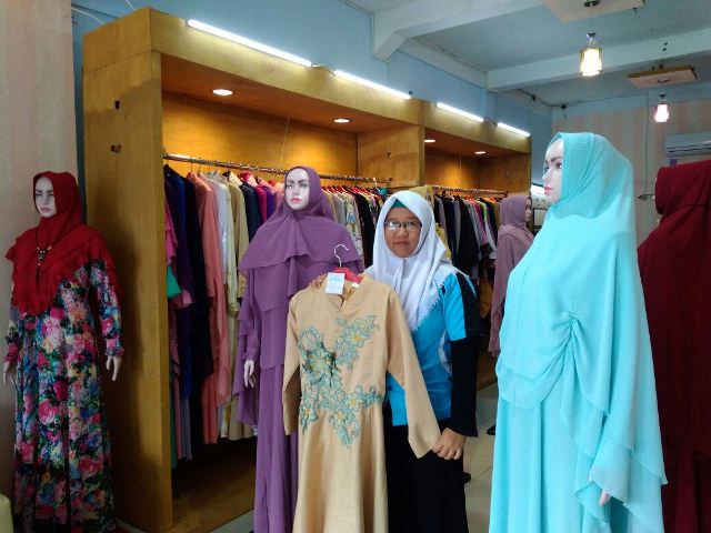 Faidhu Hijab Menjual Busana Muslim Kekinian
