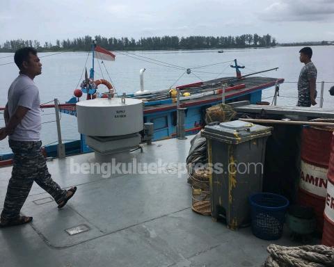 Lanal Bengkulu Periksa Enam Kapal Nelayan Trawl
