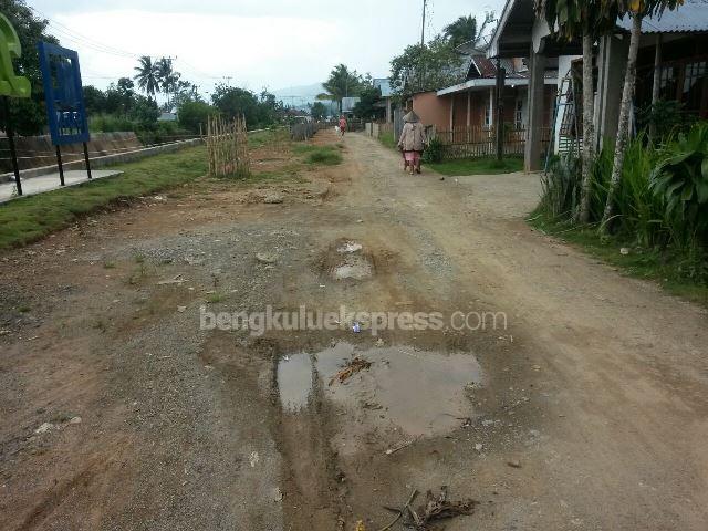 Janji Perbaiki Jalan Ditagih