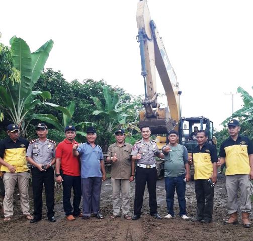 Jalan Amblas Desa Perbo Diperbaiki