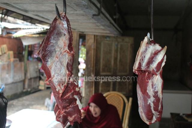 Dispertan Pastikan Stok Daging Aman