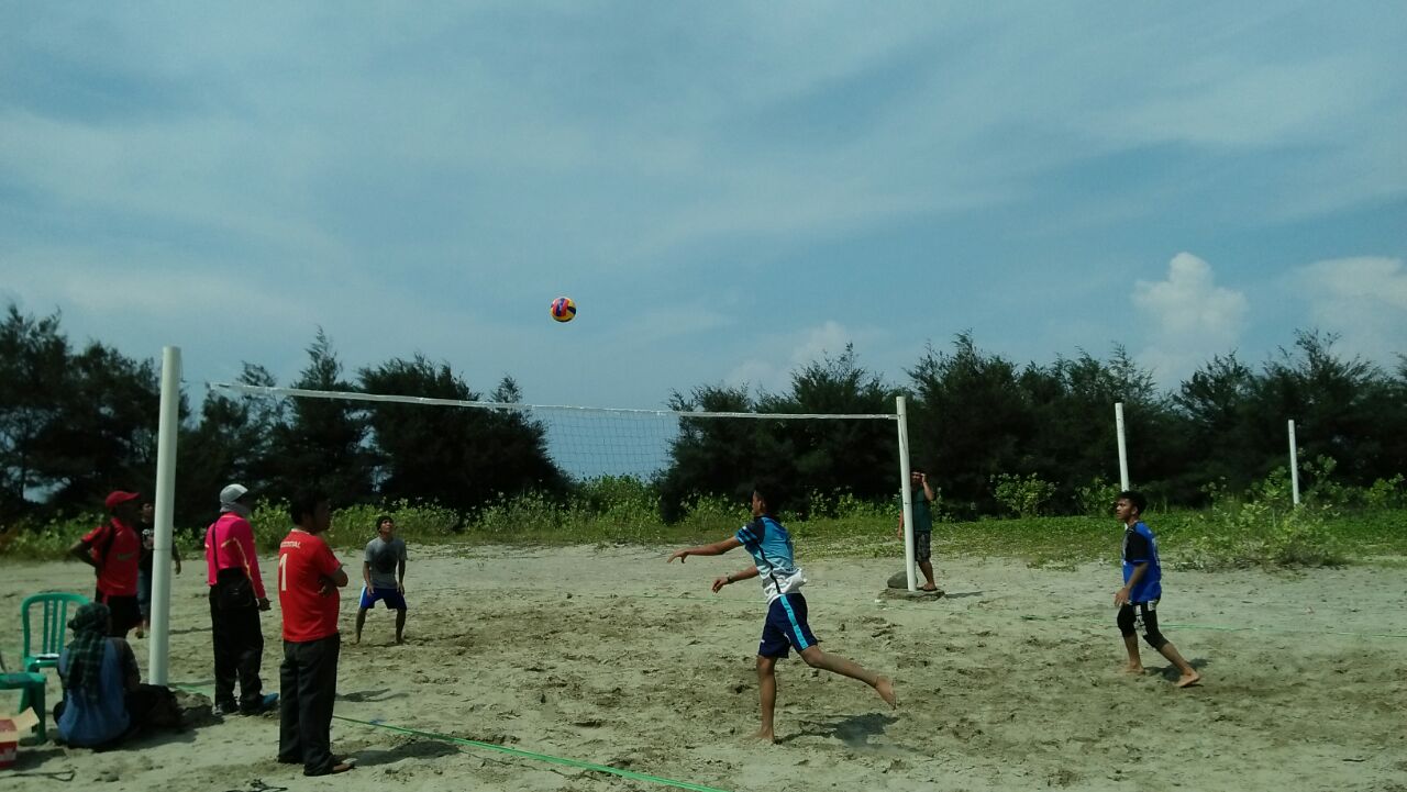 Budayakan Olahraga Tradisional, Dispora Gelar Lomba Voli Pantai dan Egrang