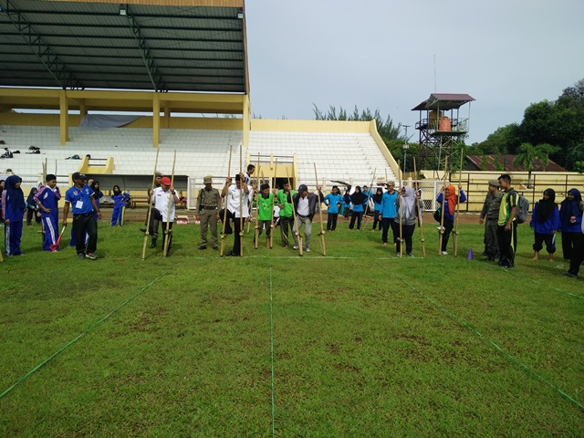 Lestarikan Olahraga Tradisional Dispora Kota Gelar  Lomba Enggrang