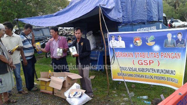 Menjelang Ramadhan Dinsos Berjualan di Pasar