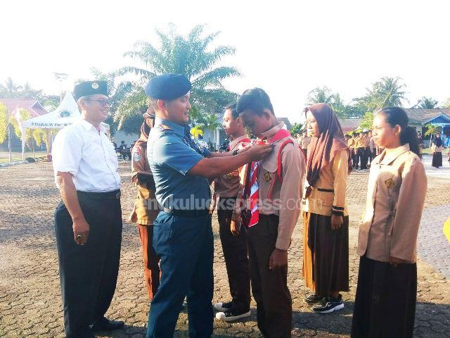 Danlanal Bengkulu Tutup Kegiatan Perkemahan Pramuka SMPN 19