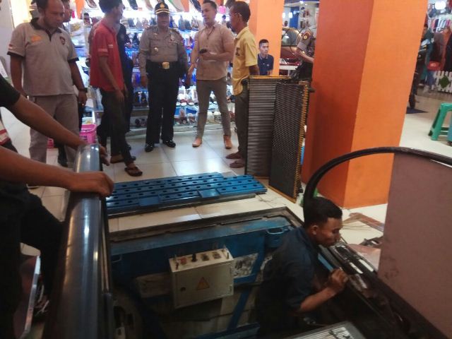 Bocah 3,4 Tahun Tersangkut Eskalator Salah Satu Mall di Bengkulu