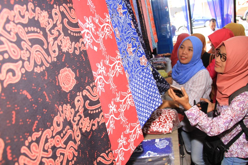 10 Desain Batik Diwo Dipersentasikan