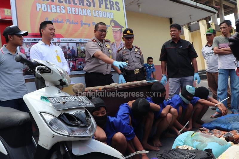 Suami Istri Dihabisi 5 Remaja