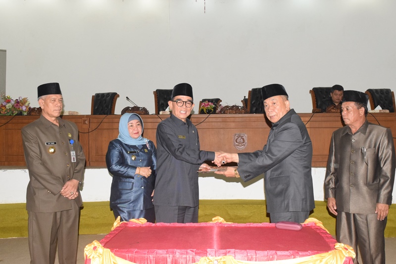 Bupati Tolak Raperda Dewan