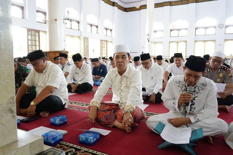 Ribuan Warga Hadiri Zikir Akbar