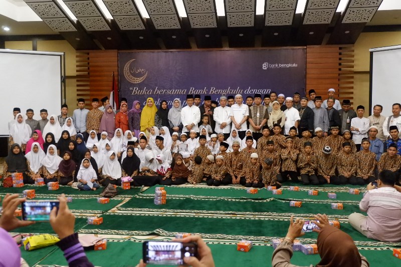 Bank Bengkulu Santuni Anak Panti