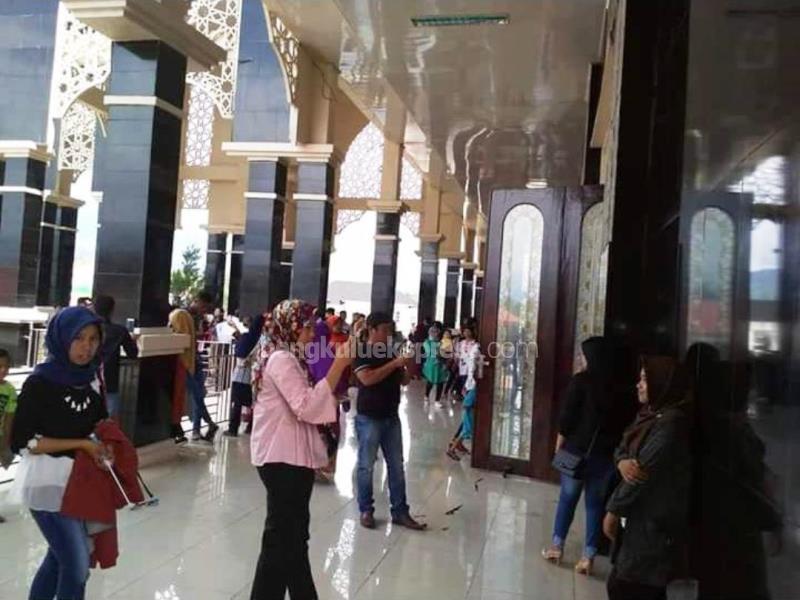 Masjid Agung Bukan Tempat Berselfie