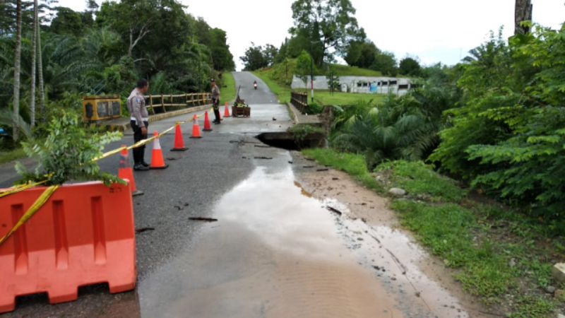 Jembatan Penghubung  Provinsi di Bengkulu Selatan Nyaris Putus