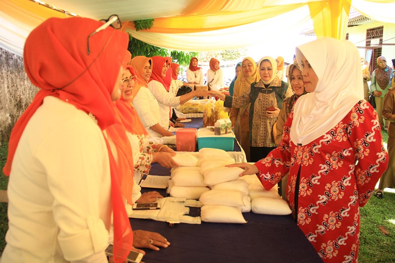 BKOW Gelar Bazar  dan Santuni Duafa