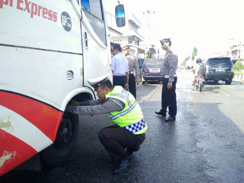 Bus Dan Travel Layak Jalan