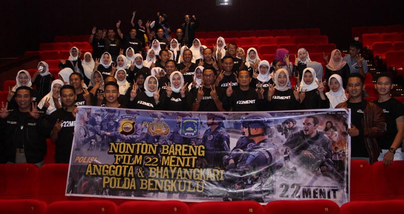 Polda Bengkulu Nobar Film#22 Menit Ajak Unsur FKPD dan Wartawan