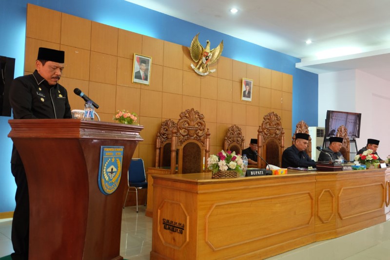 Bupati Serahkan LKPj ke DPRD