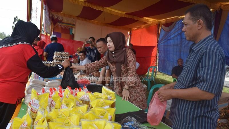 Pasar Murah Stabilkan Harga