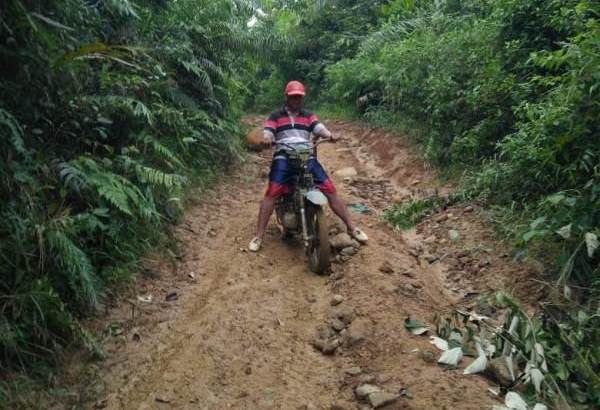 Jalan Sentra Produksi Rusak Parah