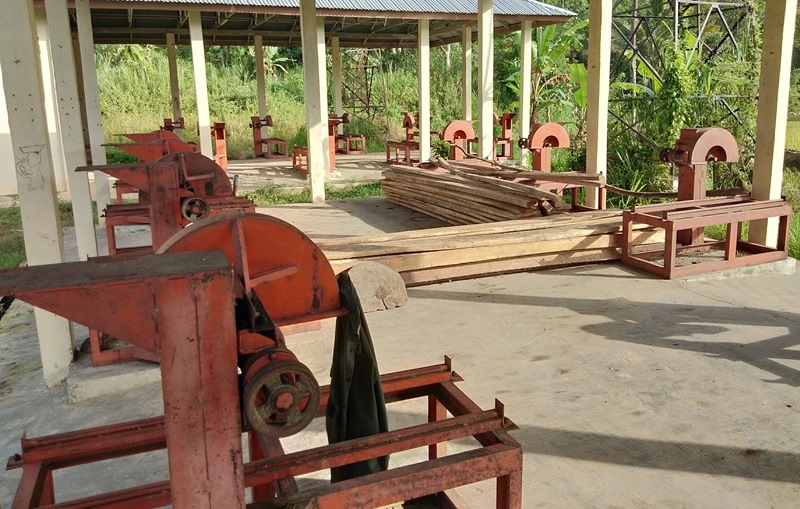 Mesin Pemecah Batu Terbengkalai