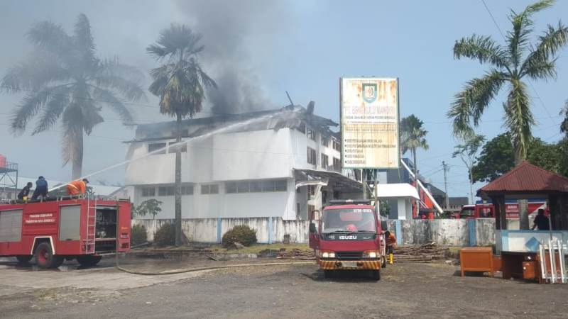 Terbakar, Lantai Atas Kantor PT BM Ludes Dilahap Api