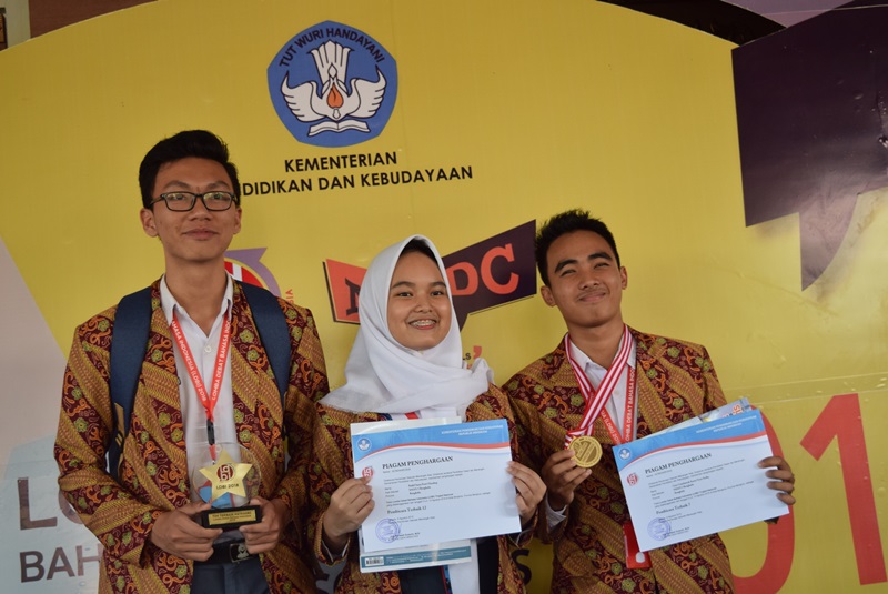 Dua Siswa SMAN 5 Sabet Best Speaker