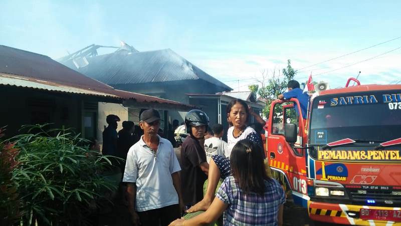 Ditinggal ke Pasar, Rumah Warga di Tengah Padang Kota Bengkulu Terbakar