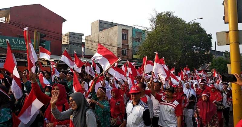 Masyarakat Bengkulu Antusias Saksikan Kirab Merah Putih