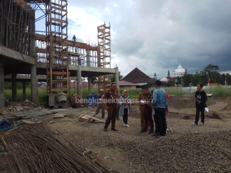 Pembangunan Masjid Agung Dicek