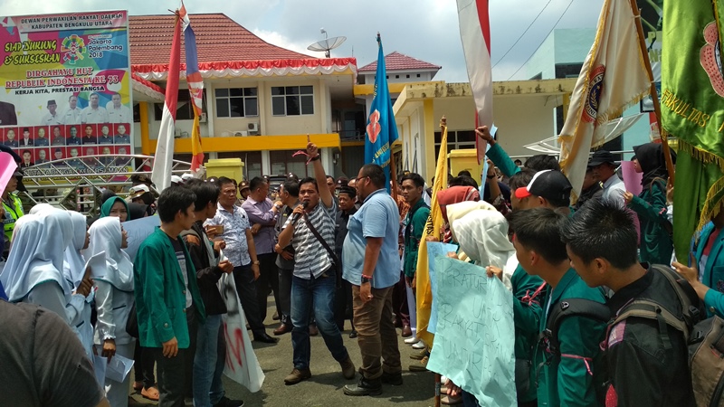 Demo FMB Berlanjut