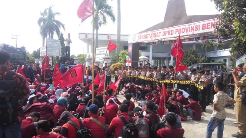 Demo Desak  Jokowi  Mundur Ricuh