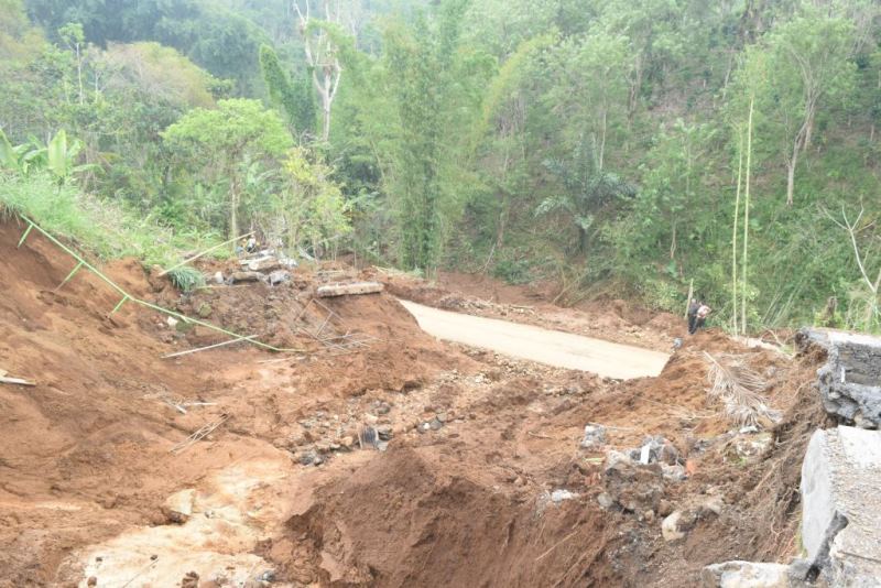 Tunggu Bupati dan Laporan Kades