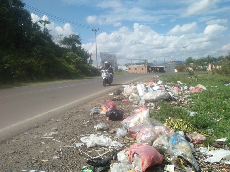 Warga Bengkulu Tengah Bingung Buang Sampah Kemana