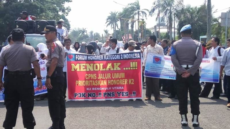 Ratusan Honorer K2 Bengkulu Tuntut CPNS Umum Ditunda