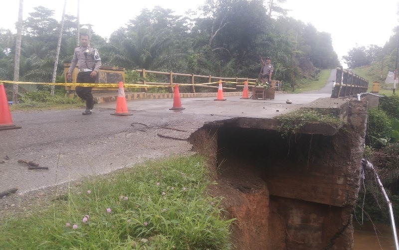 Dua Jembatan Rusak Dianggarkan