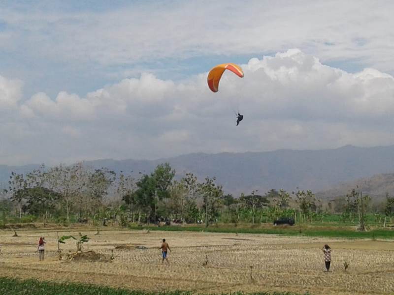 Selain Wisata Baru, Dana Desa di Tatung juga Hasilkan Atlet Paralayang