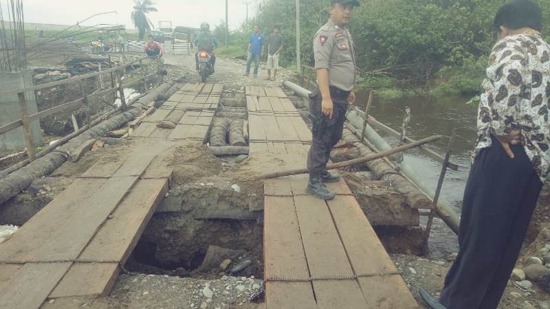 Jembatan Jalinbar Putus